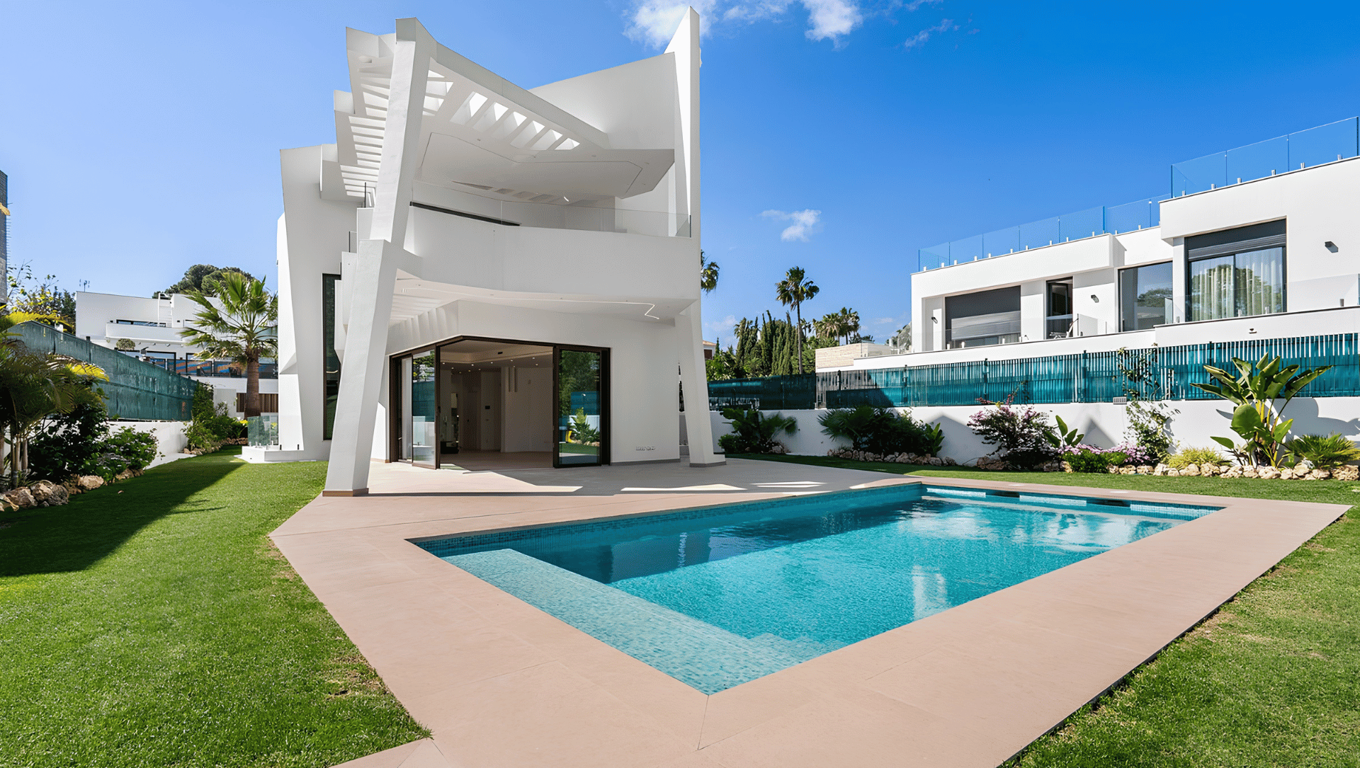 Modern Mansion for Sale: Prices, Trends, and What Buyers Miss