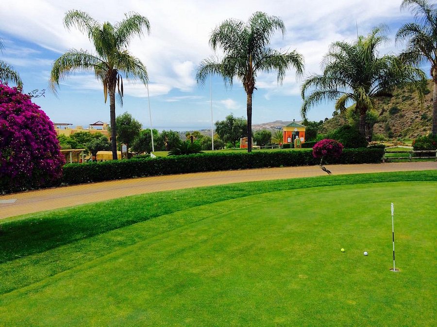 Why Golf Enthusiasts Love Living at Ocean 360 Benahavís