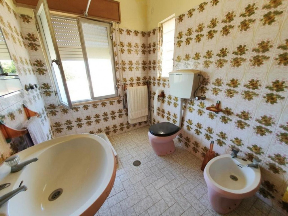 9 Bedroom Commercial Property Image 20