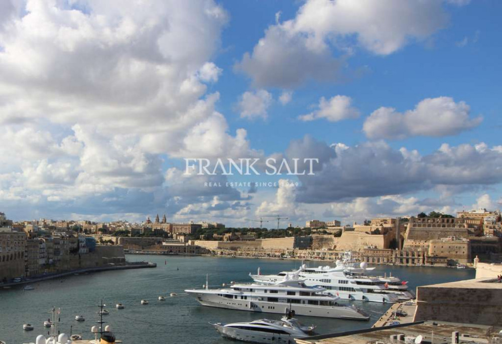 Vittoriosa, Converted House of Character