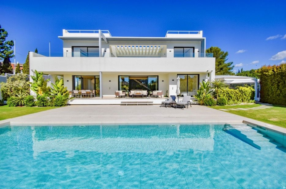 Superb Modern and Luxurious 6 Bedroom Villa On The Golden Mile completion Feb...