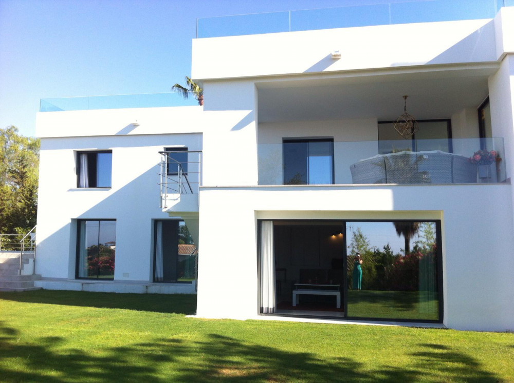 Key-Ready Modern Nueva Andalucia Villa Walking Distance to Amenities