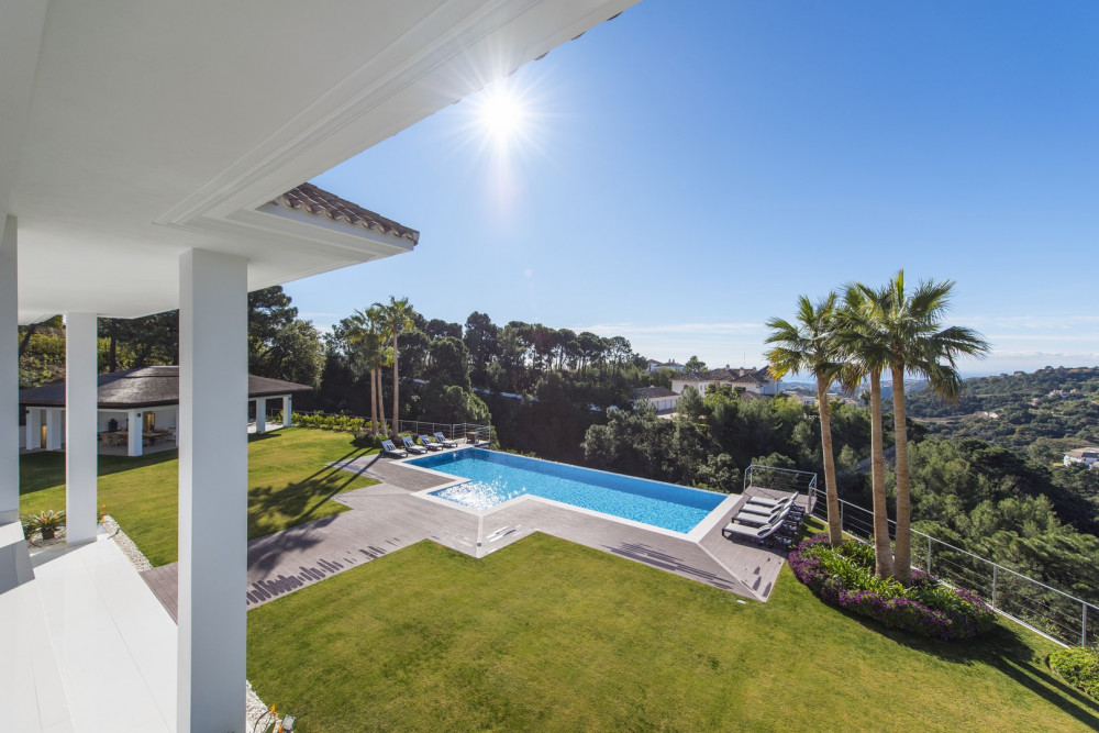 Spectacular designer 8 bedroom La Zagaleta villa with sea views Image 2