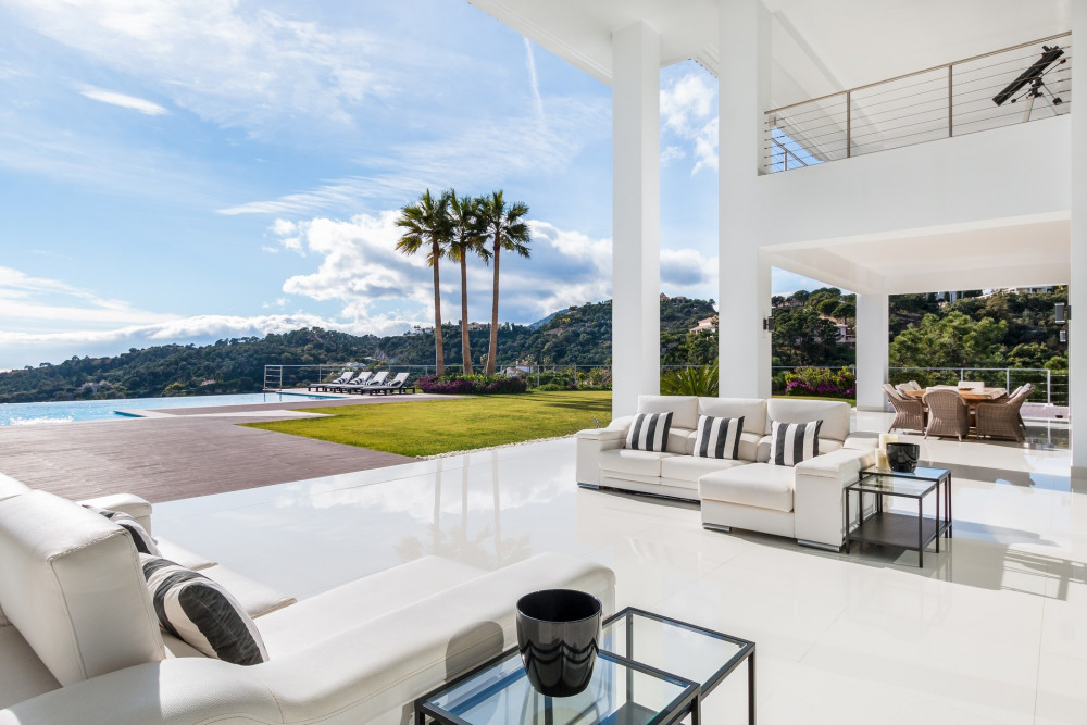 Spectacular designer 8 bedroom La Zagaleta villa with sea views Image 9
