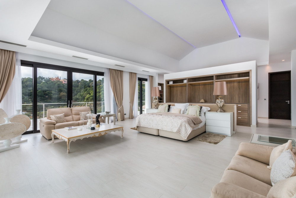 Spectacular designer 8 bedroom La Zagaleta villa with sea views Image 12