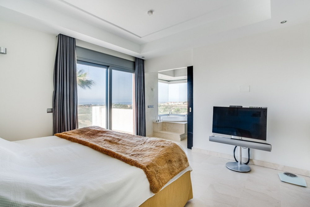 Exceptional contemporary luxury villa located in Flamingos Golf boasting stun... Image 13