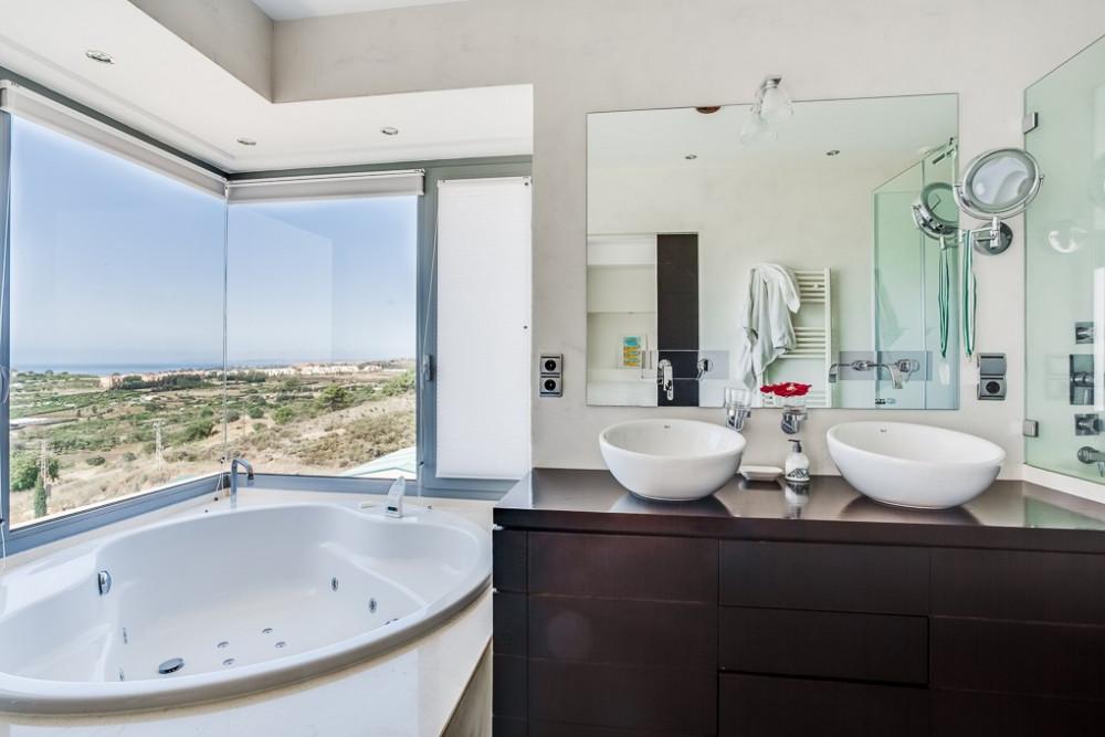Exceptional contemporary luxury villa located in Flamingos Golf boasting stun... Image 14