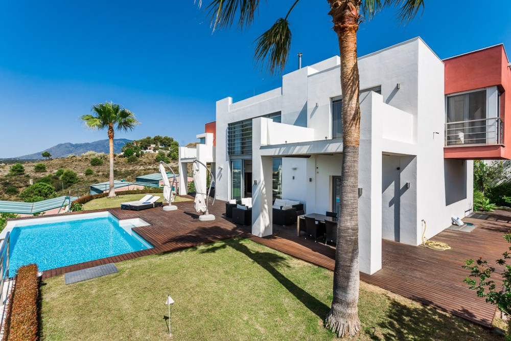 Exceptional contemporary luxury villa located in Flamingos Golf boasting stun... Image 21