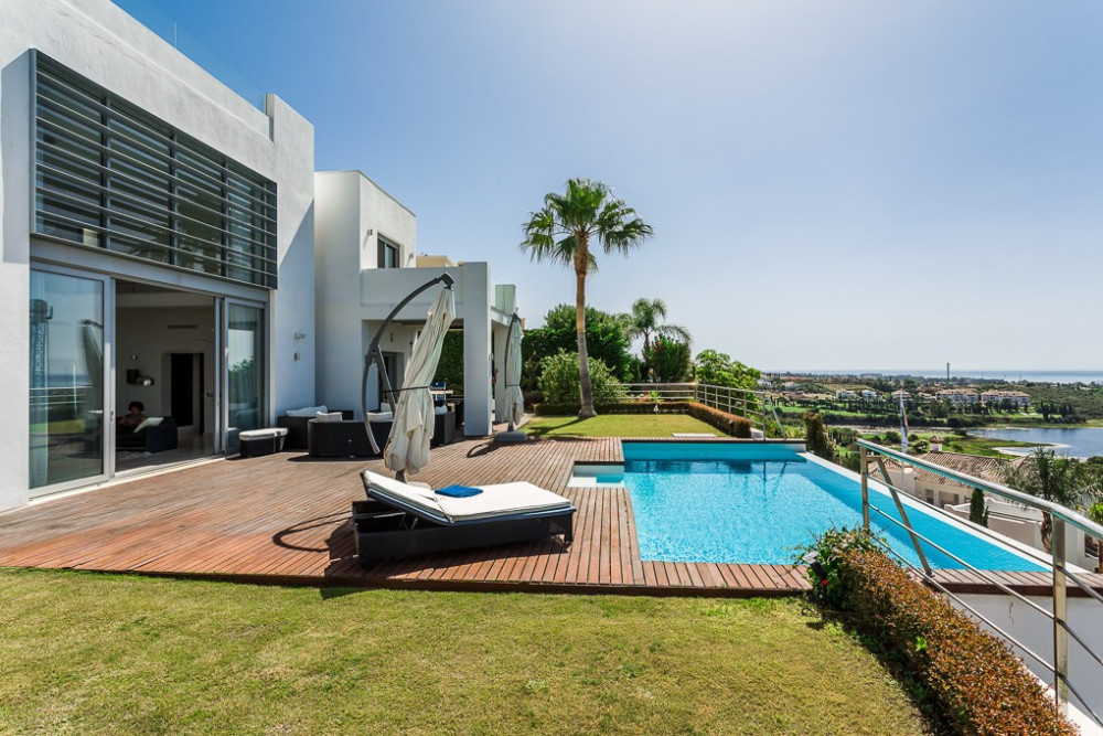 Exceptional contemporary luxury villa located in Flamingos Golf boasting stun... Image 23