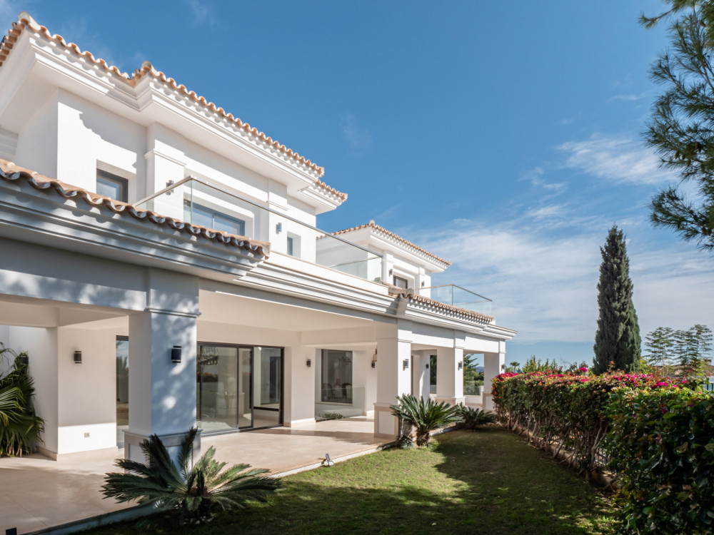 Stunning villa located in a very desirable gated community Sierra Blanca in M... Image 2