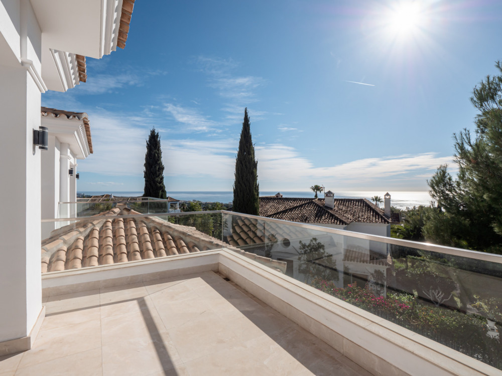 Stunning villa located in a very desirable gated community Sierra Blanca in M... Image 24
