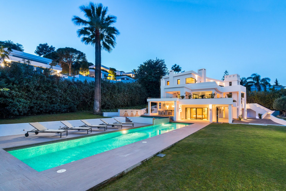 Exclusive contemporary villa situated in the heart of the popular Las Brisas...