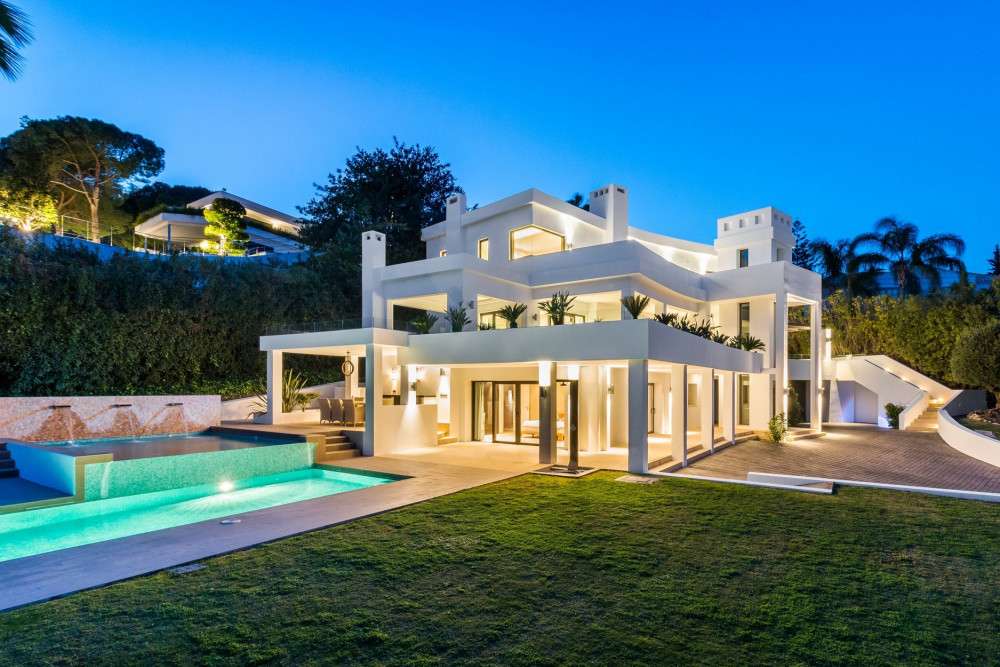 Exclusive contemporary villa situated in the heart of the popular Las Brisas... Image 8