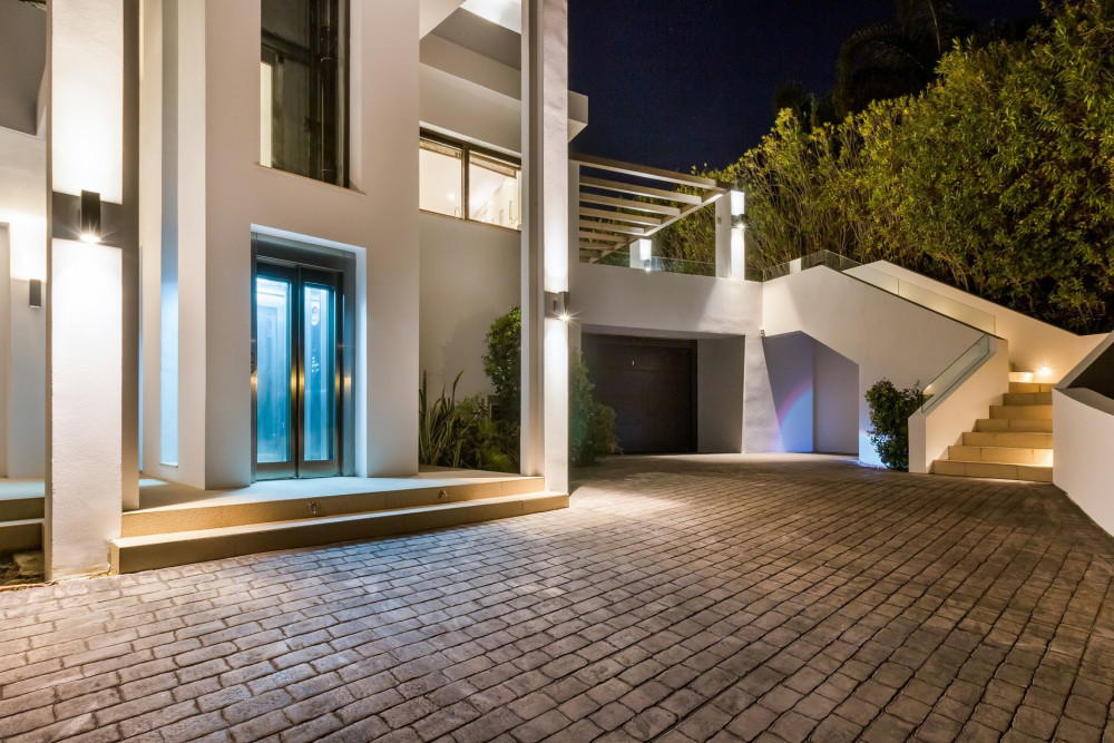 Exclusive contemporary villa situated in the heart of the popular Las Brisas... Image 12