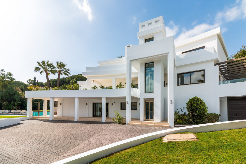 Exclusive contemporary villa situated in the heart of the popular Las Brisas... Image 13