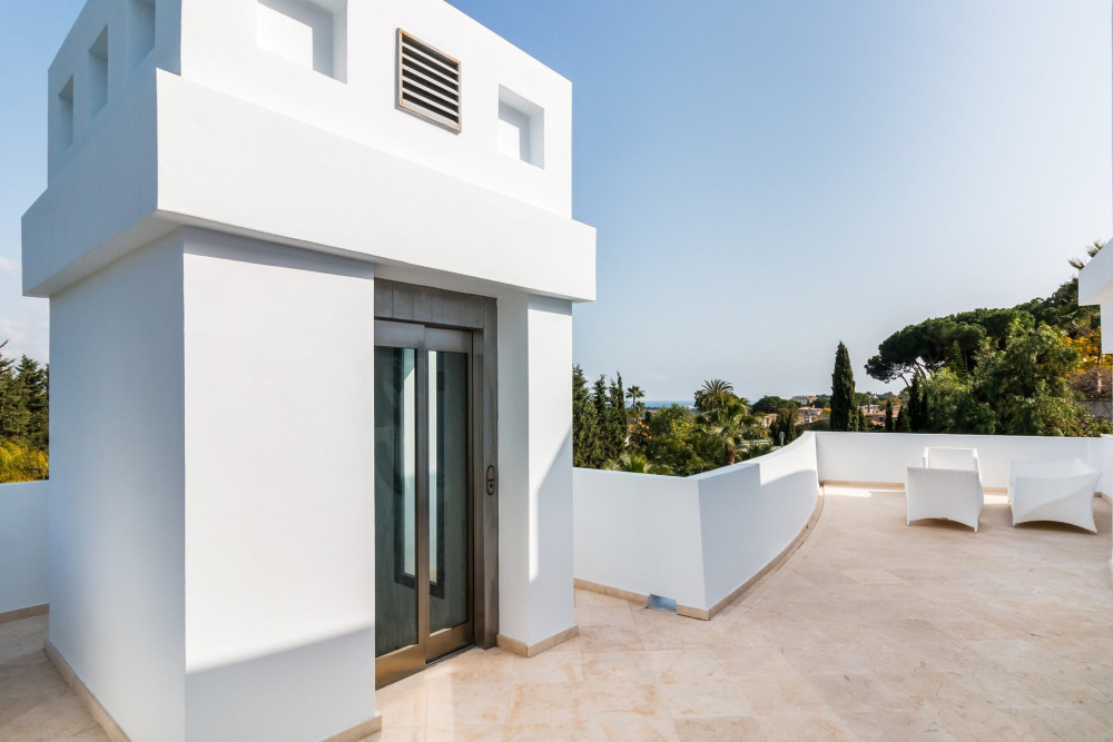 Exclusive contemporary villa situated in the heart of the popular Las Brisas... Image 23