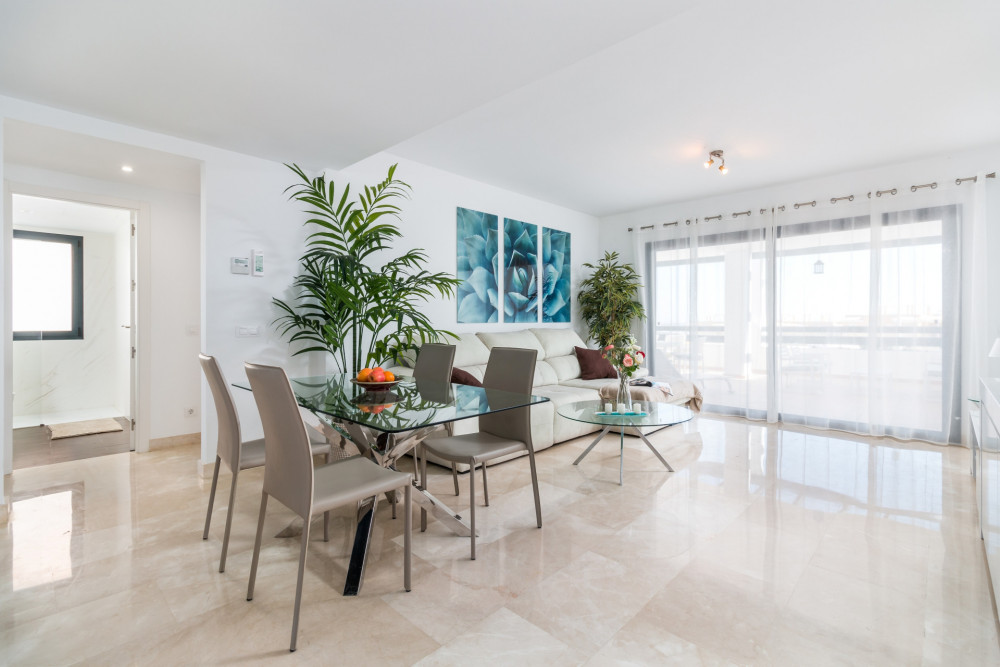 Walking distance to the Beach! Spacious Front line Golf Apartments and Pentho... Image 12