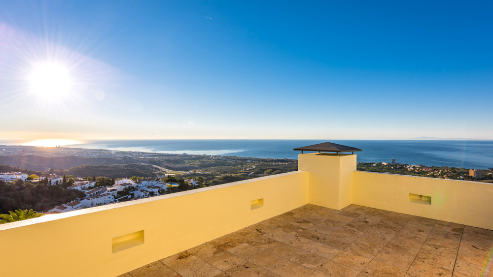 Introducing this stunning duplex penthouse in Los Monteros, with endless pano... Image 4