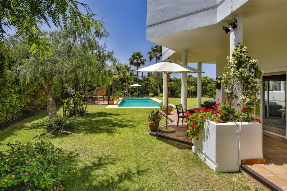 Stunning contemporary villa located beach side in the beautiful urbanisation... Image 6