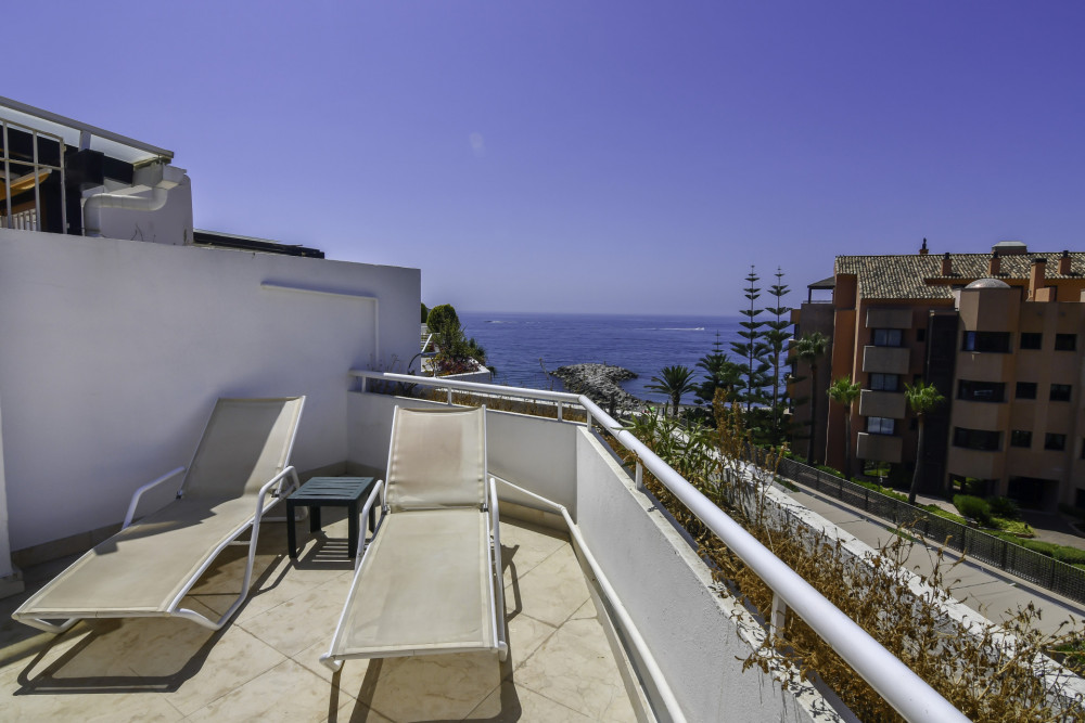 Front line beach duplex penthouse - must see! Image 23