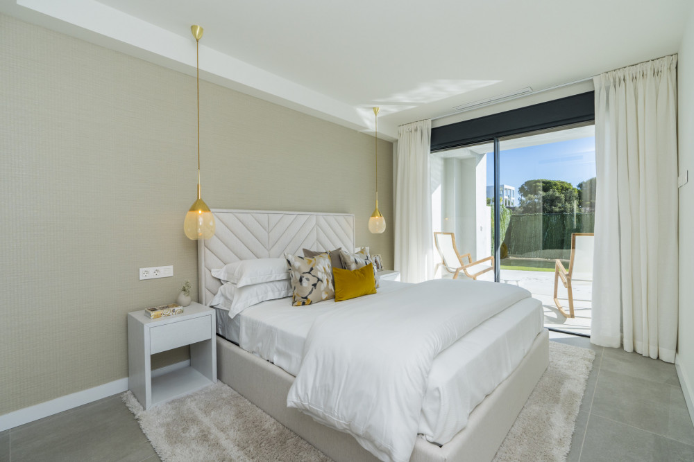 Contemporary New Townhouses located within the Cabopino Golf Course. Image 11