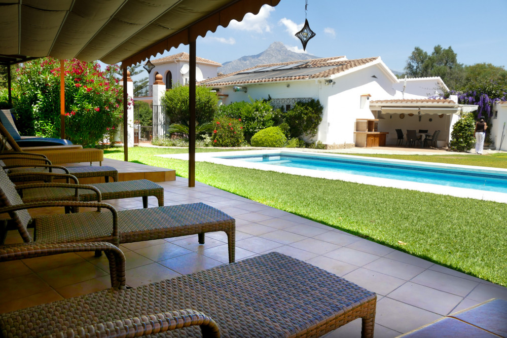 Stunning Andalusian style Villa, just minutes away from beach and 5 minute dr... Image 12