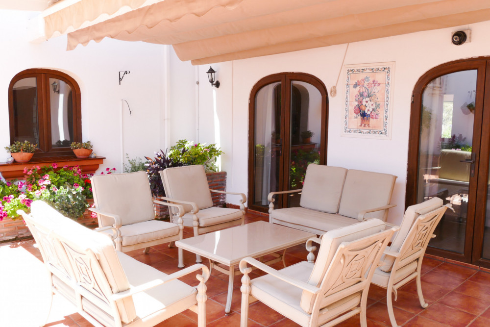 Stunning Andalusian style Villa, just minutes away from beach and 5 minute dr... Image 13
