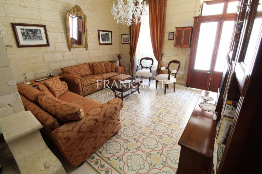 Lija, Converted Town House Image 2