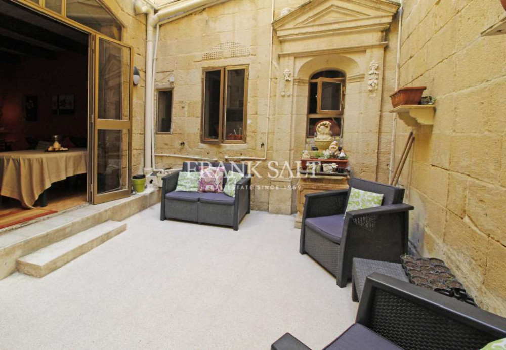 Vittoriosa, Converted House of Character