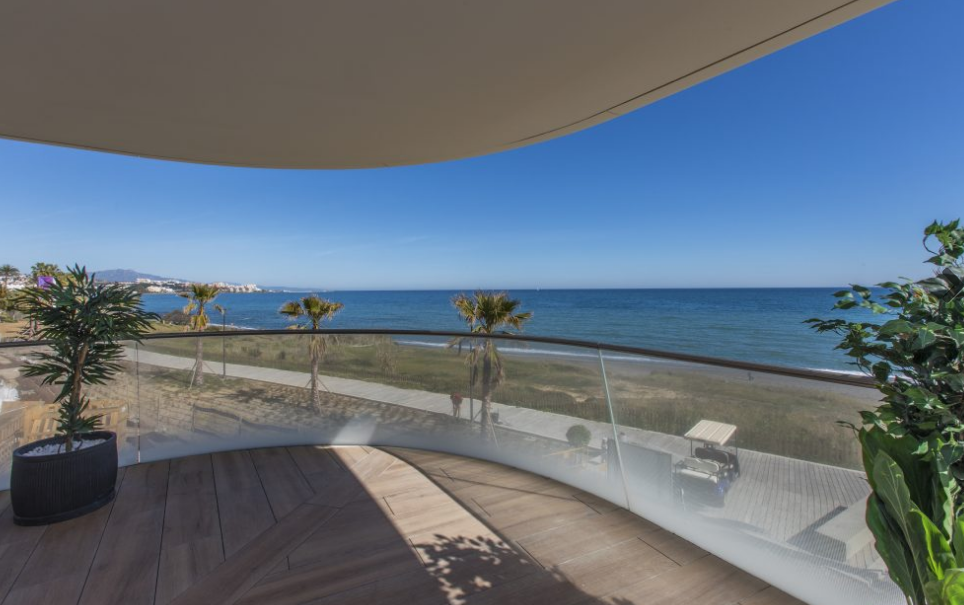 Beachfront Penthouse In Estepona Image 9