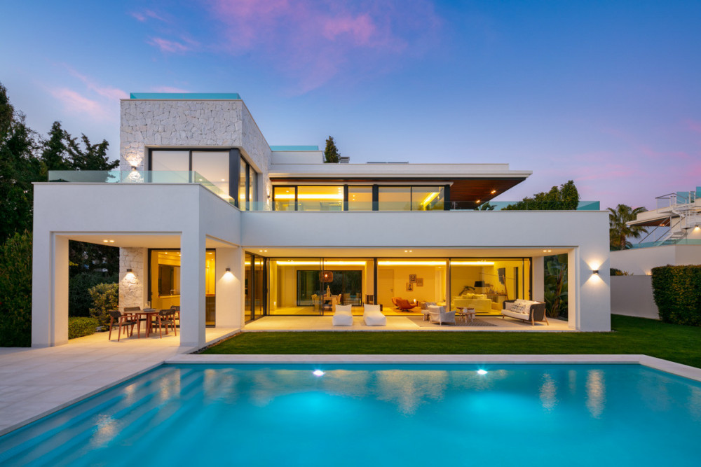 New built villa for sale in Guadalmina Baja Image 1