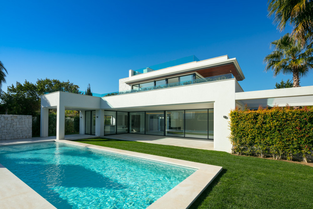 New built villa for sale in Guadalmina Baja Image 3