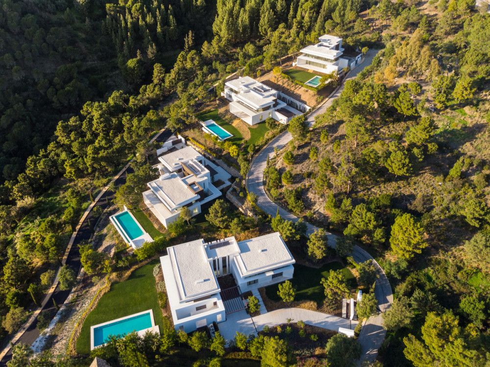 Villas with sea views in the quiet area of La Reserva, surrounded by nature. Image 25