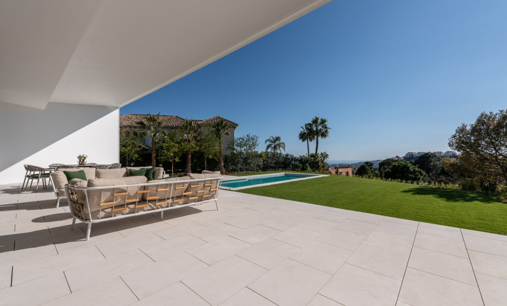 Villas with sea views in the quiet area of La Reserva, surrounded by nature. Image 26