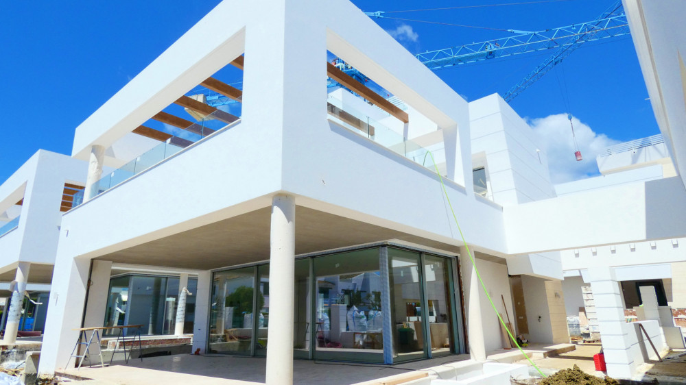 Luxury modern villas in San Pedro beach side Image 15