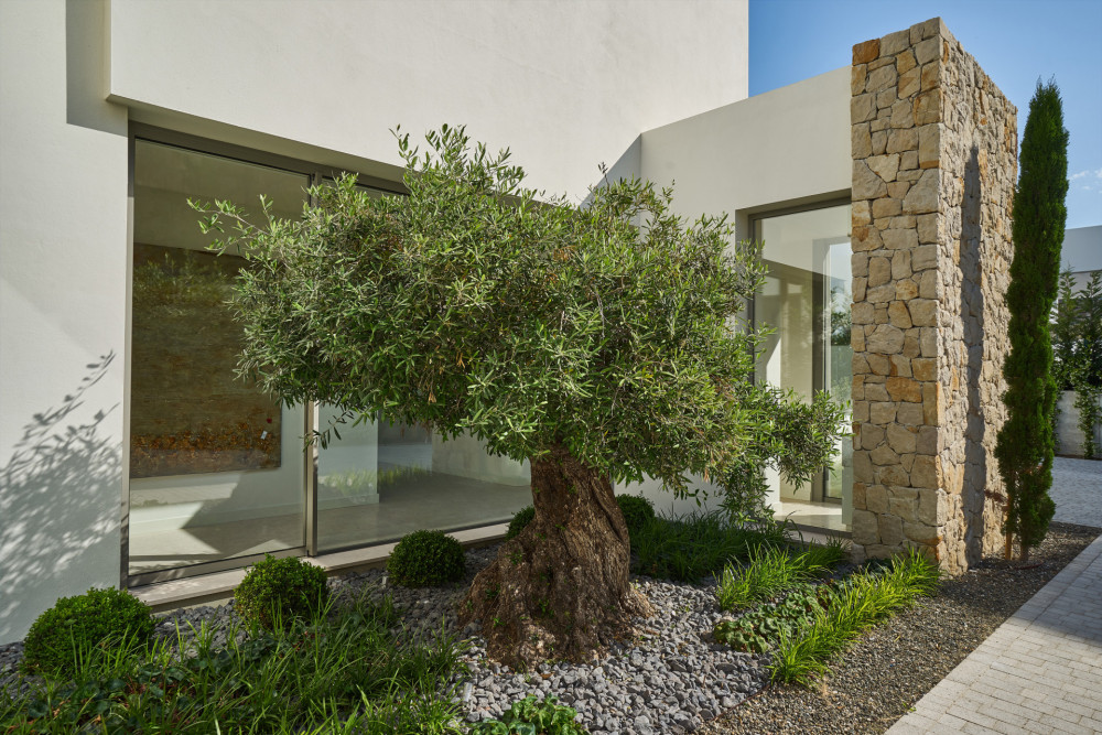 Contemporary style villa located in Benahavís Image 17