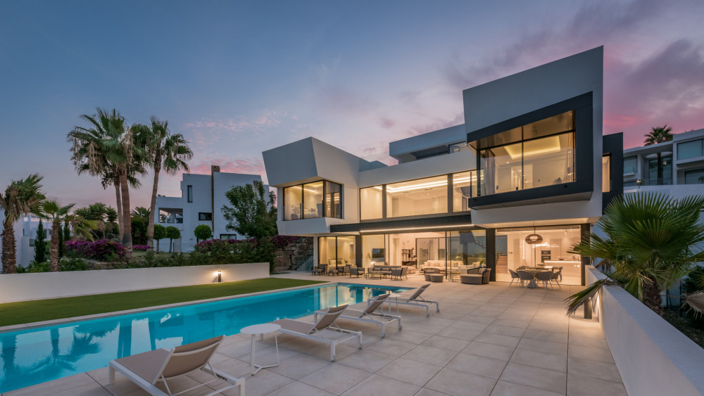 Incredible contemporary luxury villa in La Alquería, Benahavis Image 1