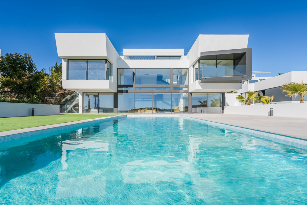 Incredible contemporary luxury villa in La Alquería, Benahavis Image 2