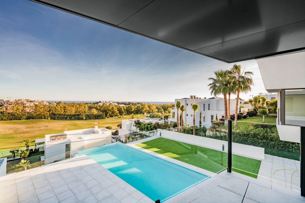 Incredible contemporary luxury villa in La Alquería, Benahavis Image 4