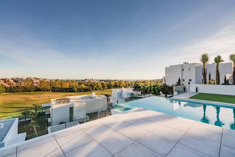 Incredible contemporary luxury villa in La Alquería, Benahavis Image 11