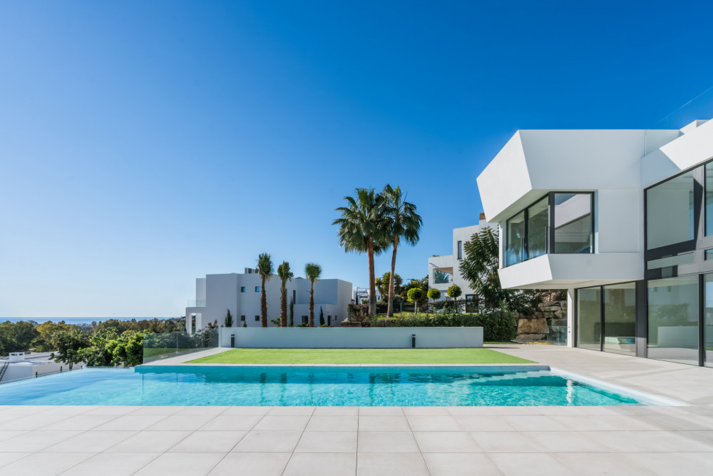 Incredible contemporary luxury villa in La Alquería, Benahavis Image 12