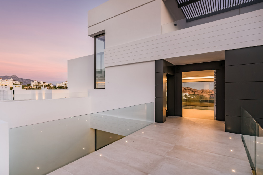 Incredible contemporary luxury villa in La Alquería, Benahavis Image 15