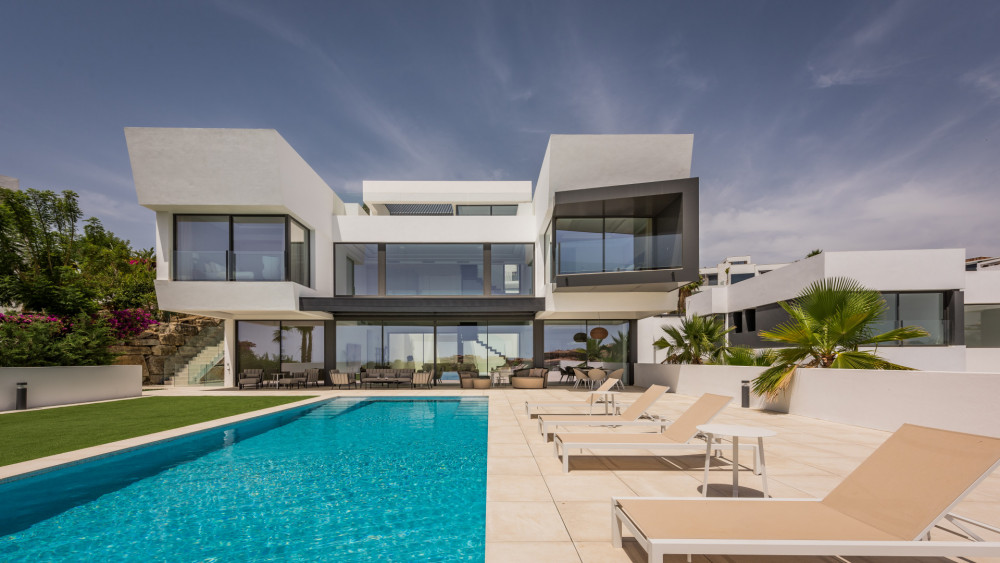 Incredible contemporary luxury villa in La Alquería, Benahavis Image 16