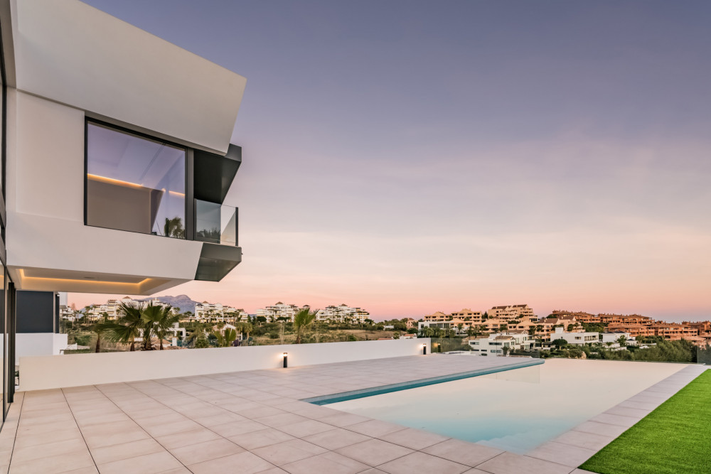 Incredible contemporary luxury villa in La Alquería, Benahavis Image 17