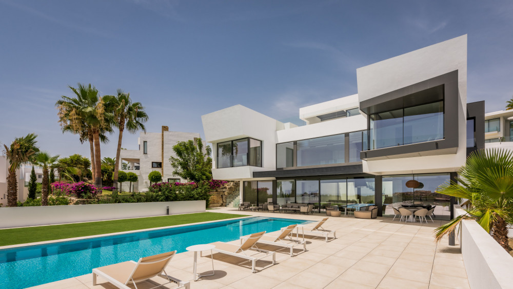 Incredible contemporary luxury villa in La Alquería, Benahavis Image 18