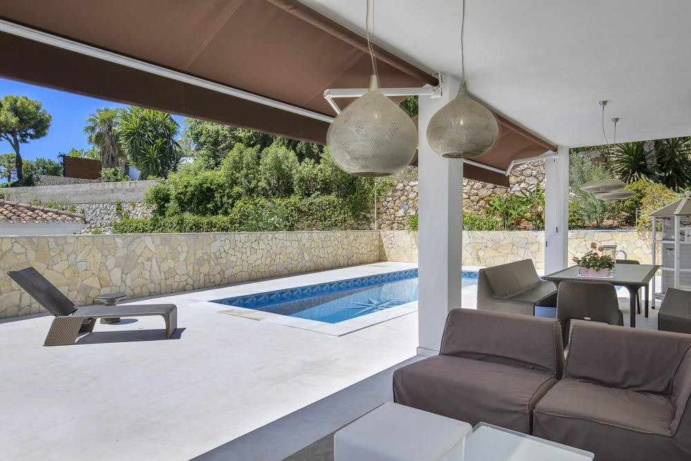 Newly refurbished villa with sea views in The Golden Mile! Image 19