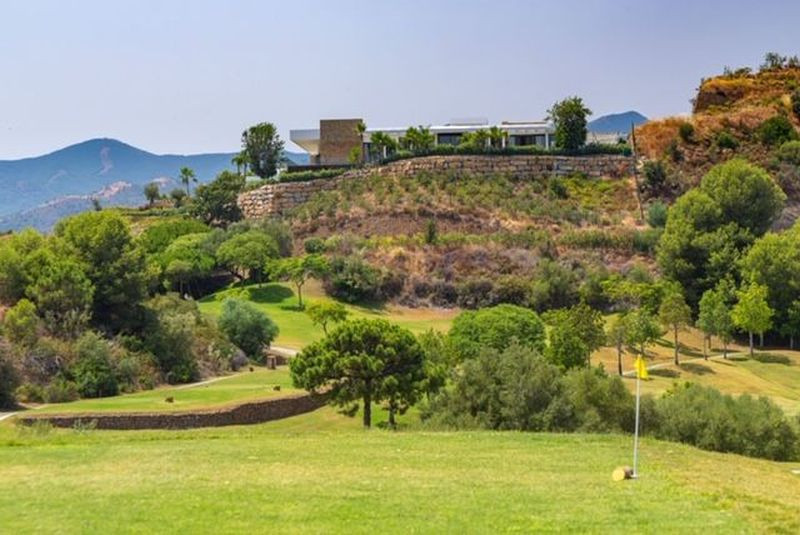 Spectacular south facing villa with sea views in Marbella Club Golf Resort Image 15