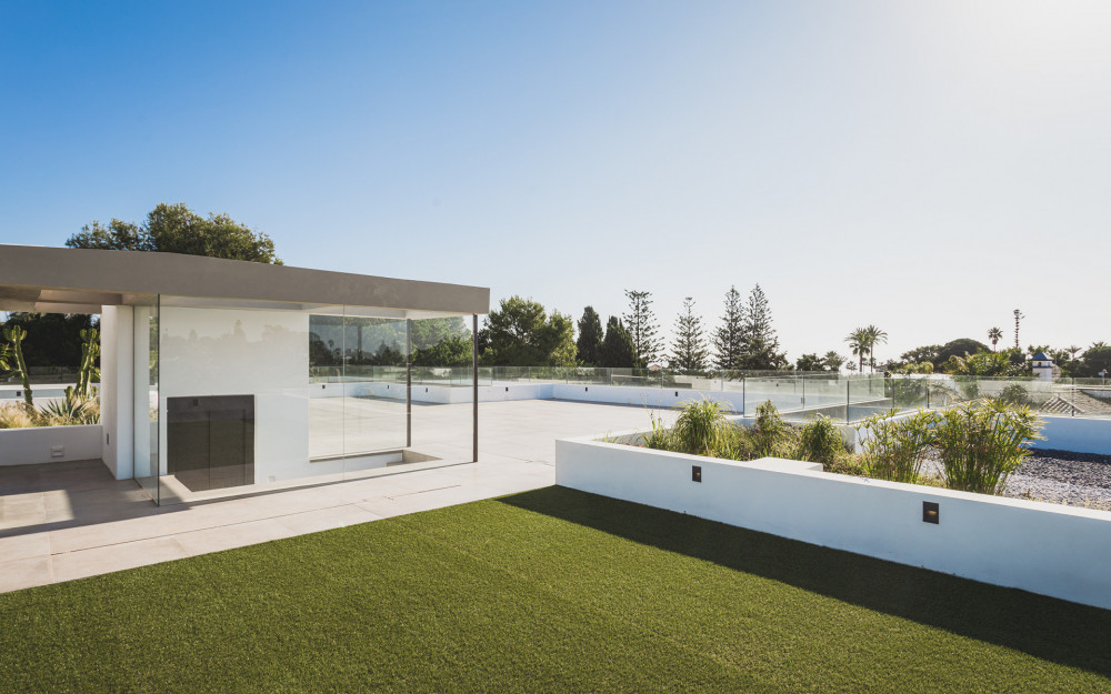 Amazing modern villa with walking distance to the beach. Image 20