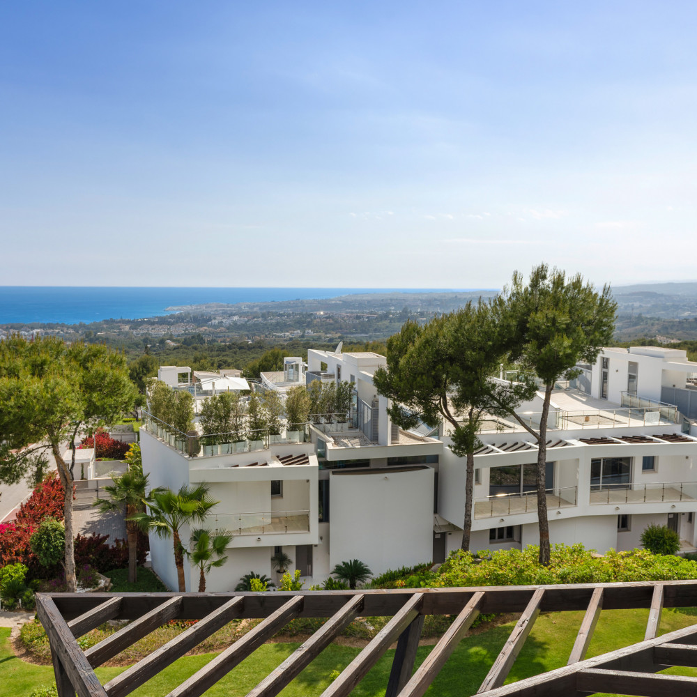 Modern villa in the hills of the exclusive Sierra Blanca. Image 23