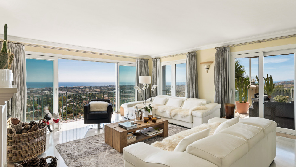 Beautiful Penthouse With Panoramic views in Benahavis Image 1